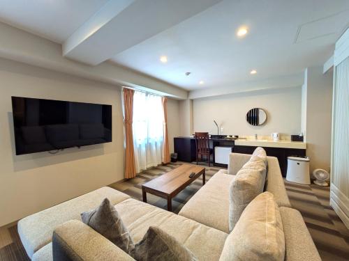 Televisyen dan/atau pusat hiburan di Hotel Naha City -Kokusai Street-