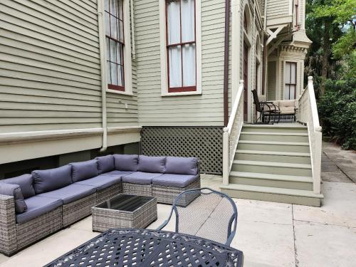 Balkoni atau teres di Walker Mansion on St Charles Ave - Unit 1