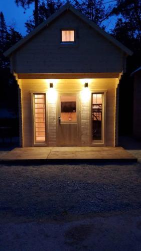 Gambar di galeri bagi Wasaga Beach Bunkie 10 di Wasaga Beach