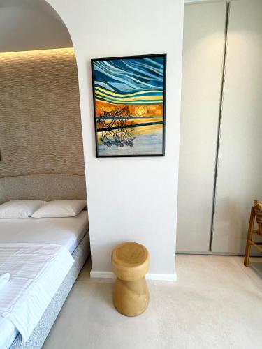 Postel nebo postele na pokoji v ubytování Santorini Village, Drymades, Dhermi