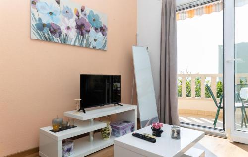 Cozy Apartment In Makarska With House Sea View