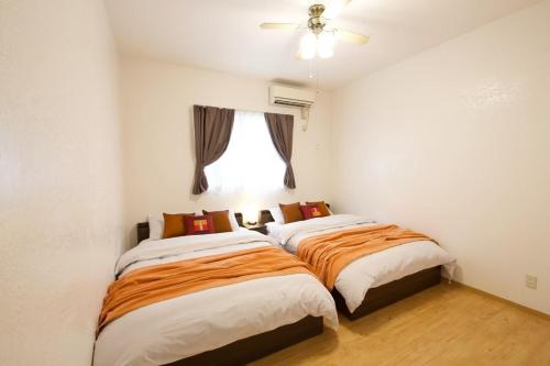 Postel nebo postele na pokoji v ubytování KIN Seaside Hills Town