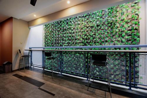a wall covered in green ivy in a room at RedDoorz Plus near Radio Dalam 3 in Jakarta