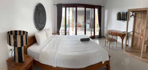 Cama o camas de una habitación en D'tegal Guest House-Pool&Fast WiFi near Canggu Beach