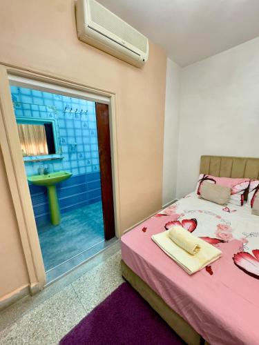Cama o camas de una habitación en Serene Central Home Near Beach - High Speed WiFi, Free Parking