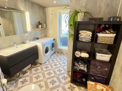 Ένα μπάνιο στο 6 person holiday home in Huglo