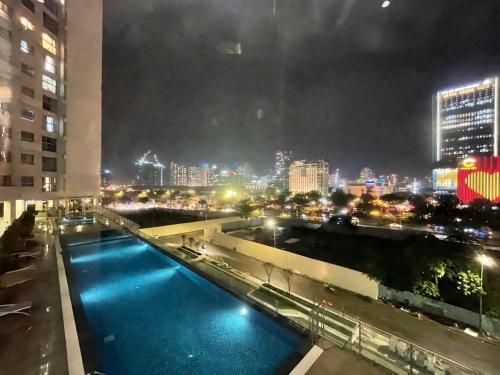 Kolam renang di atau dekat dengan Fully furnished apartment - SECC