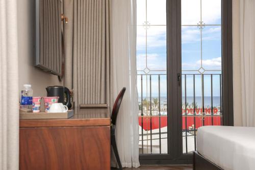 Voodi või voodid majutusasutuse Golden Lotus Luxury Hotel Danang - Complimentary Daily Afternoon Tea toas