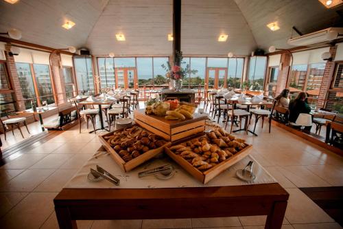 a table in a room with tables and chairs at Il Belvedere in Punta del Este