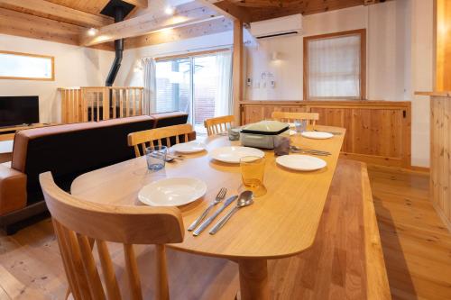 Mokusui-A private villa overflowing with the warmth of wood-