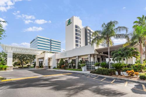 a view of the hotel from the street at Holiday Inn Tampa Westshore - Airport Area by IHG in Tampa