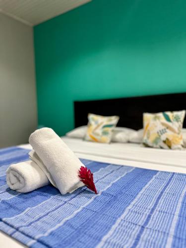 Una cama o camas en una habitación de Hospedaje Colibri
