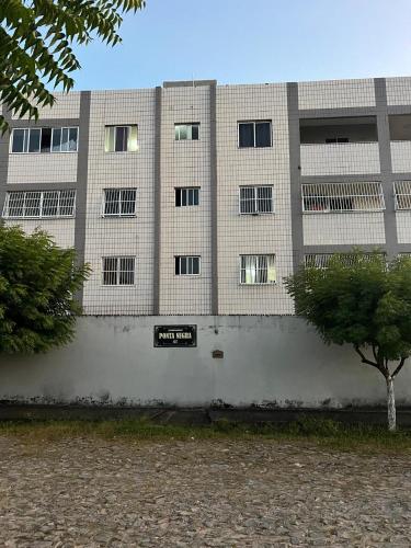 Το κτήριο όπου στεγάζεται  το διαμέρισμα