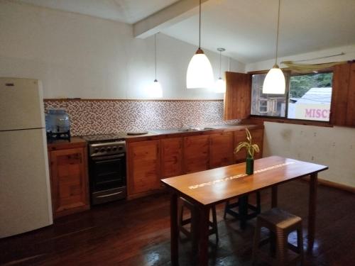 Nalu Nalu Hostelにあるキッチンまたは簡易キッチン