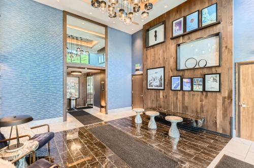 Μια τηλεόραση ή/και κέντρο ψυχαγωγίας στο Pioche Village Getaway! condo