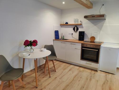Kuchyň nebo kuchyňský kout v ubytování Ferienwohnung Wustermark