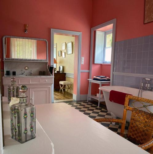 a bathroom with a bath tub and a sink at Manoir Mer & Pins in Fouesnant
