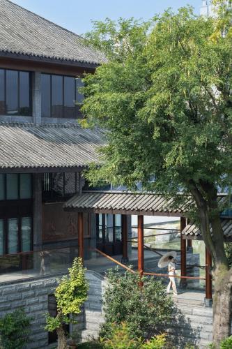 Taman di luar Moonrise Hotels Resorts