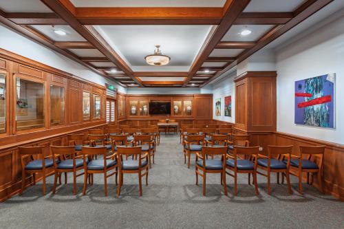 a conference room with wooden tables and chairs at Hotel Grand Kaptan - Ultra All Inclusive in Alanya