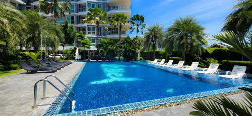 Bazén v ubytování Whale Marina Condominium nebo v jeho okolí