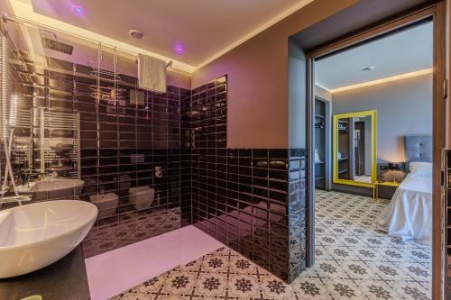 a bathroom with a large shower and a sink at Deville & Spa in Costermano sul Garda