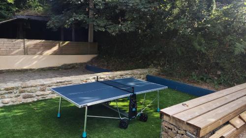 Kemudahan pingpong di Le moulin de Kerloroc atau berdekatan