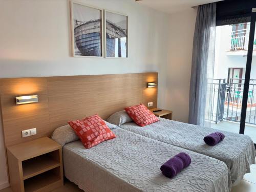 Ένα ή περισσότερα κρεβάτια σε δωμάτιο στο Bali Suite - Modern Apartment with Parking & Swimming Pool