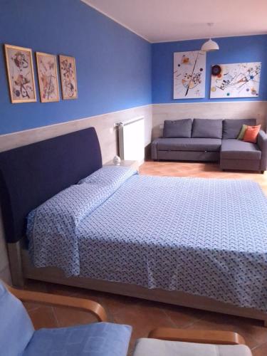 a bedroom with a bed and a couch at SantuMasi Bed & Breakfast in Gallipoli