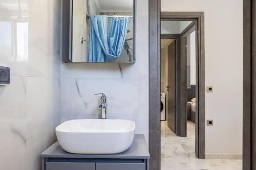 Ένα μπάνιο στο Villa You - With Private Pool