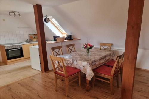 Dapur atau dapur kecil di Beautiful Apartment in Robertsdorf with Garden