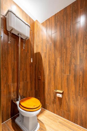 Bilik mandi di Culture & Design-Led Boutique Hotel