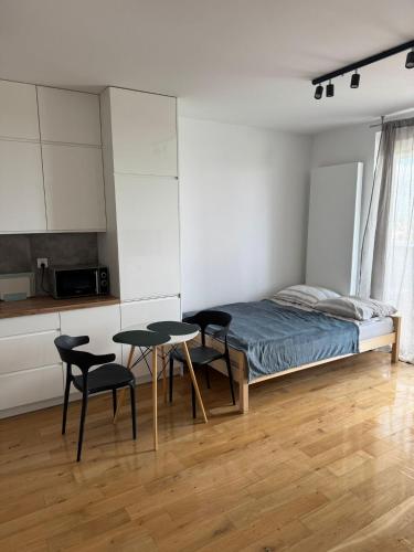 Ένα ή περισσότερα κρεβάτια σε δωμάτιο στο Cosy Studio Lubelska SkyRes City Center Free Parking Panoramic View