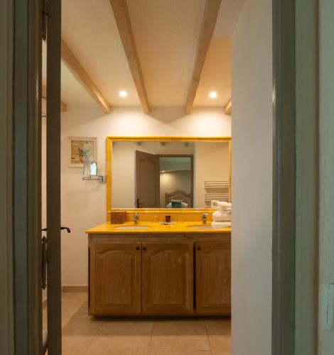 Dapur atau dapur kecil di Hotel Les Messugues