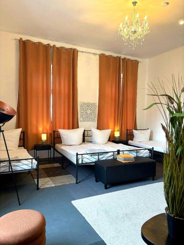 a living room with two beds and a chandelier at Nr 10 Modernes helles Ferienzimmer für vier Personen familienfreundlich mit gemeinsamer Dusche in Annaberg-Buchholz