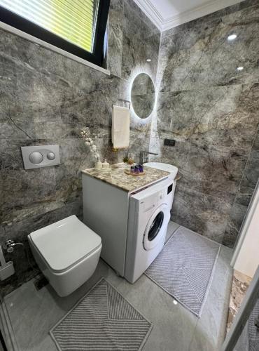 Bilik mandi di Casa Itkı