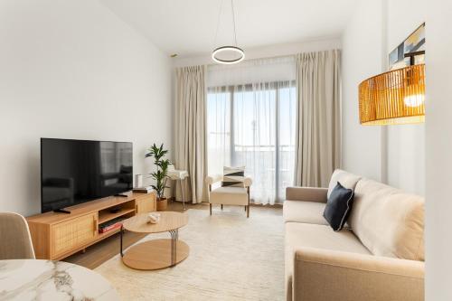 FIRST CLASS 1BR Modern with Tranquil Touch
