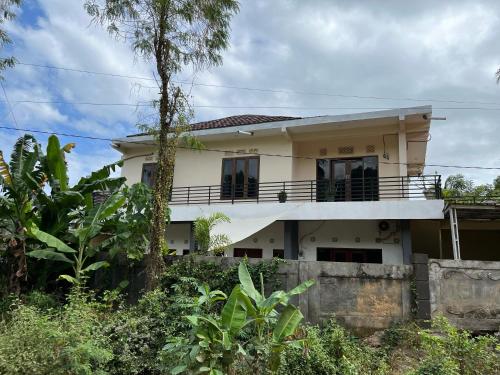 Το κτήριο όπου στεγάζεται  το διαμέρισμα