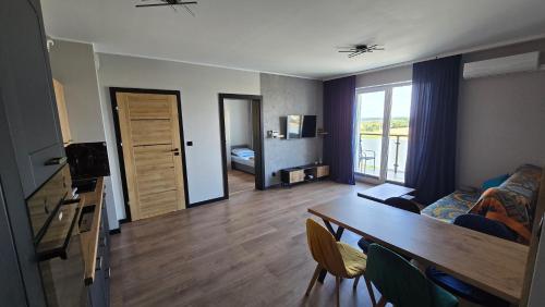 Μια τηλεόραση ή/και κέντρο ψυχαγωγίας στο Apartament Sobieskiego 35