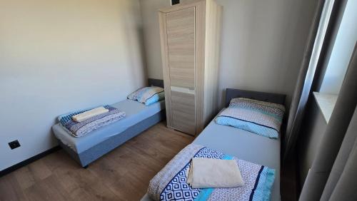 Ένα ή περισσότερα κρεβάτια σε δωμάτιο στο Apartament Sobieskiego 35