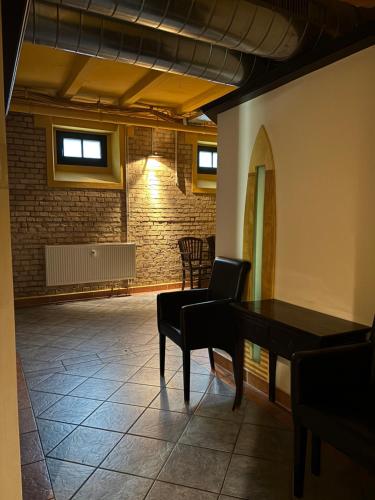 a living room with a table and a chair at Monteurwohnung am Bahnhof in Zerbst