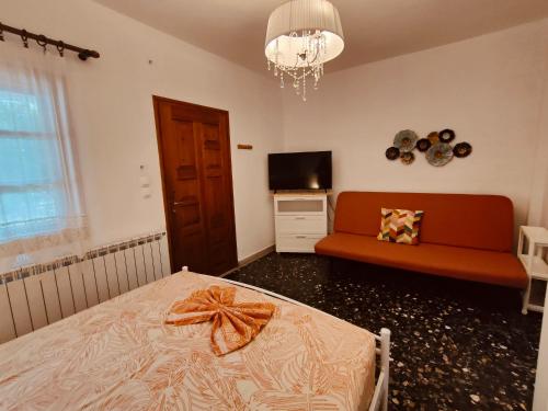 Ένα ή περισσότερα κρεβάτια σε δωμάτιο στο Anna's house 1
