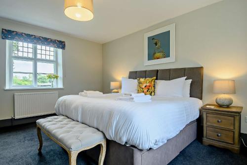 Ένα ή περισσότερα κρεβάτια σε δωμάτιο στο Gardeners Cottage - Nowton Park