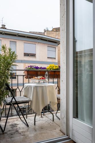 a balcony with a table with flowers on it at B&B Accademia in Verona