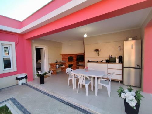 Η κουζίνα ή μικρή κουζίνα στο Verdizela Suites