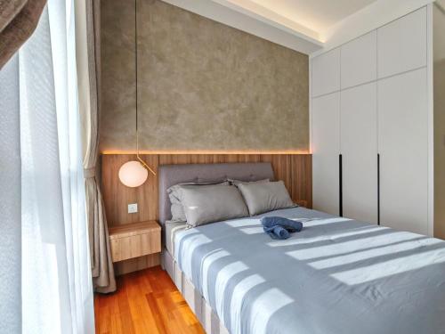 a bedroom with a bed with a blue stuffed animal on it at Paradigm Residence 10Pax 3R Lv25 in Johor Bahru