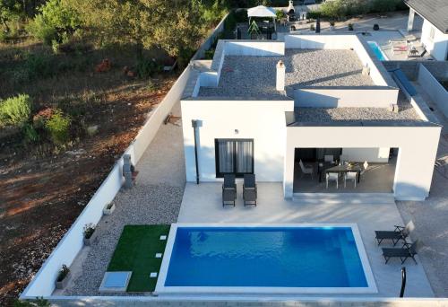 Villa Zara Blu with pool