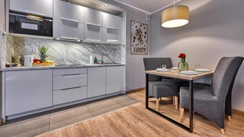 Kuchyň nebo kuchyňský kout v ubytování Apartamenty Good Time - Górna Resort