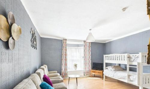 Ένα ή περισσότερα κρεβάτια σε δωμάτιο στο Rhyl Aparthotels