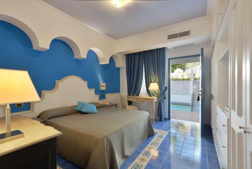 Postel nebo postele na pokoji v ubytování La Pineta Hotel Beach & Spa