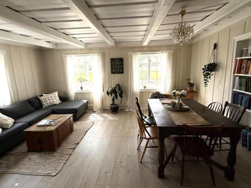 Posezení v ubytování Farm stay at Løkka farm